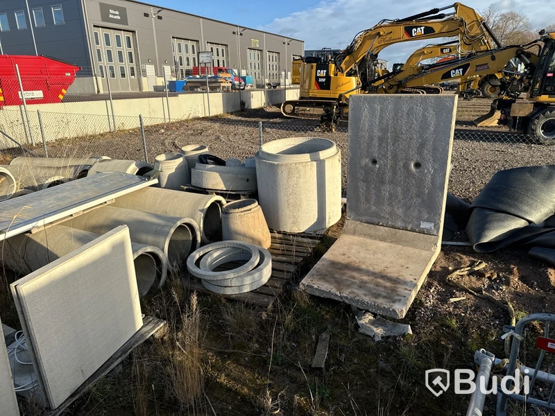 Stort parti med diverse betongfundament