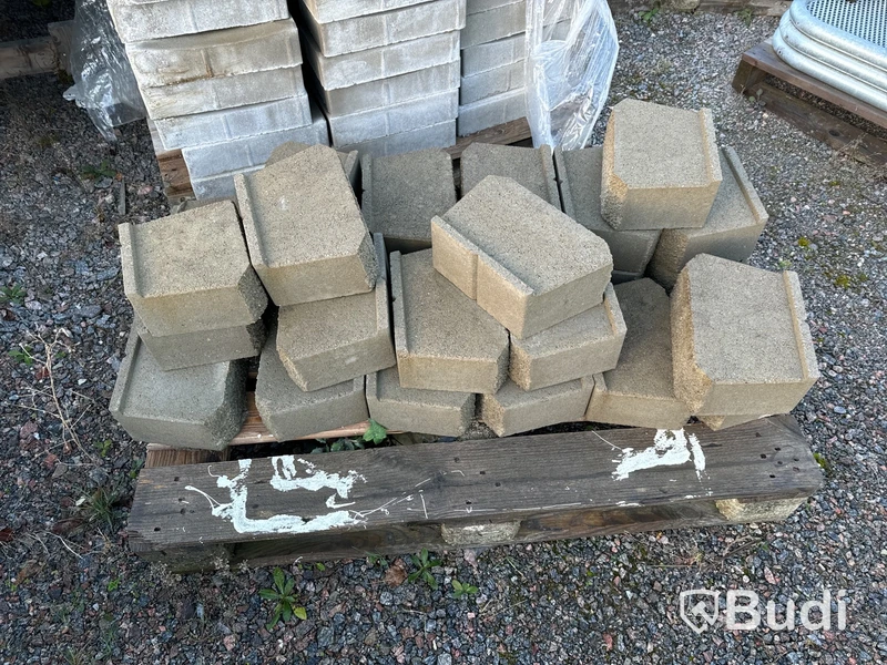 Stort restlager med marksten ca. 20 st. pall
