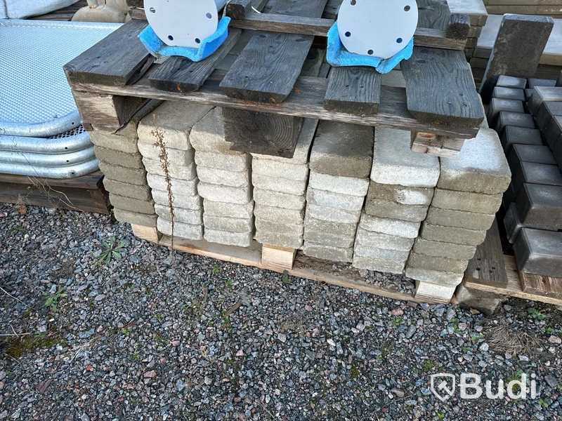 Stort restlager med marksten ca. 20 st. pall
