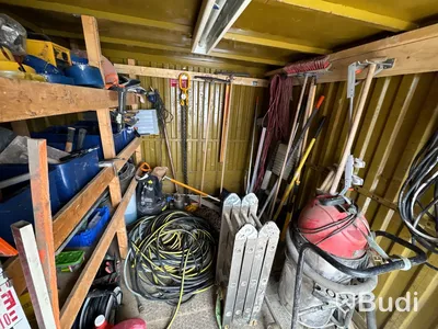 Redskapscontainer inklusive innehåll