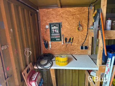 Redskapscontainer inklusive innehåll
