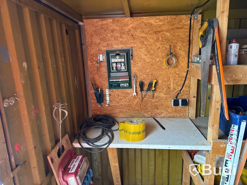 Redskapscontainer inklusive innehåll