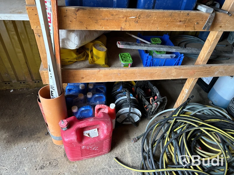 Redskapscontainer inklusive innehåll