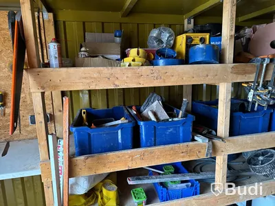 Redskapscontainer inklusive innehåll