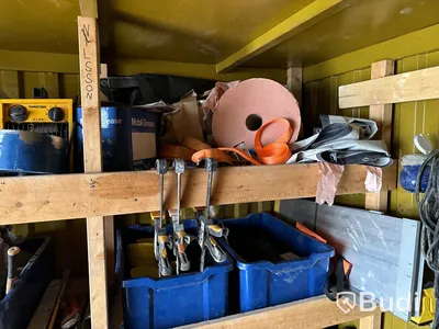 Redskapscontainer inklusive innehåll