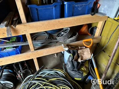 Redskapscontainer inklusive innehåll