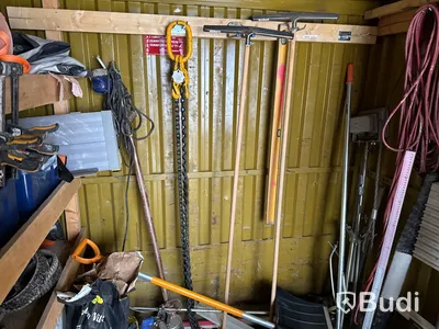 Redskapscontainer inklusive innehåll