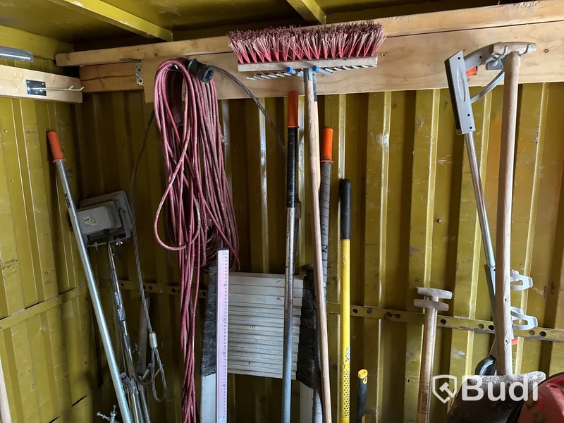 Redskapscontainer inklusive innehåll