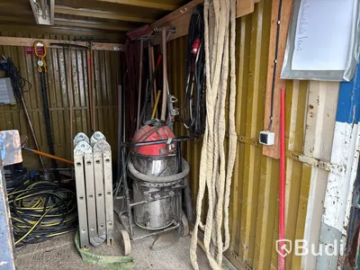 Redskapscontainer inklusive innehåll