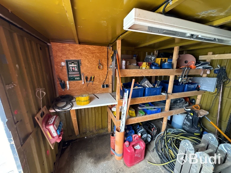 Redskapscontainer inklusive innehåll
