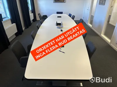 Konferensbord och 13 st. stolar olika modeller