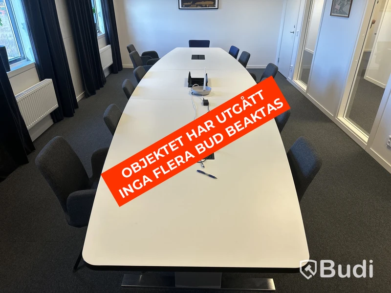 Konferensbord och 13 st. stolar olika modeller