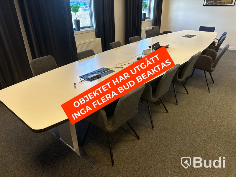 Konferensbord och 13 st. stolar olika modeller