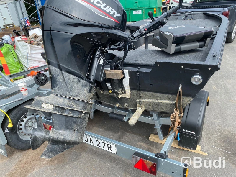 Powerboat 420 Tiller med motor Mercury F40, inklusive trailer