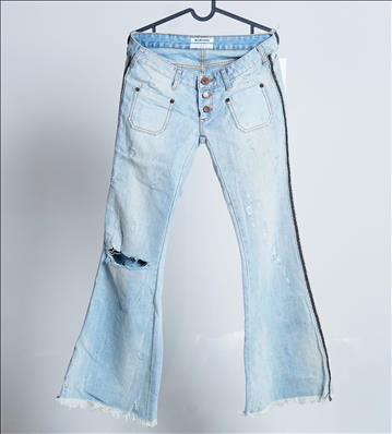 1 par NYA jeans, dam - One Teaspoon, stl 27, ljusblå denim, ord. pris ink. moms ca: 1299 kr
