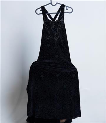 1 st NY maxiklänning, ärmlös - Killstar, stl S, svart stretchig mönstrad velour, totalt ord. pris ink. moms ca: 649 kr