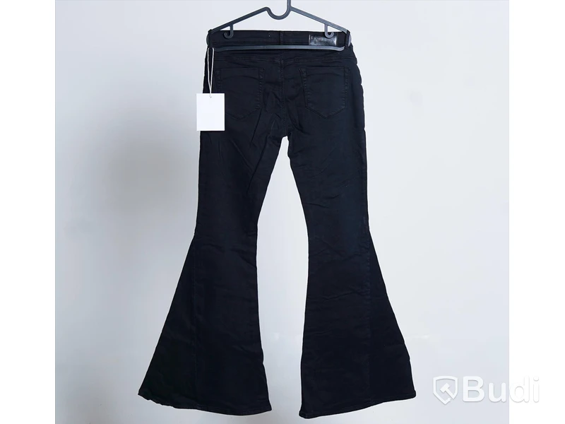 1 par NYA utsvängda jeans, dam - One Teaspoon, stl 28, svart stretchig denim, ord. pris ink. moms ca: 1299 kr