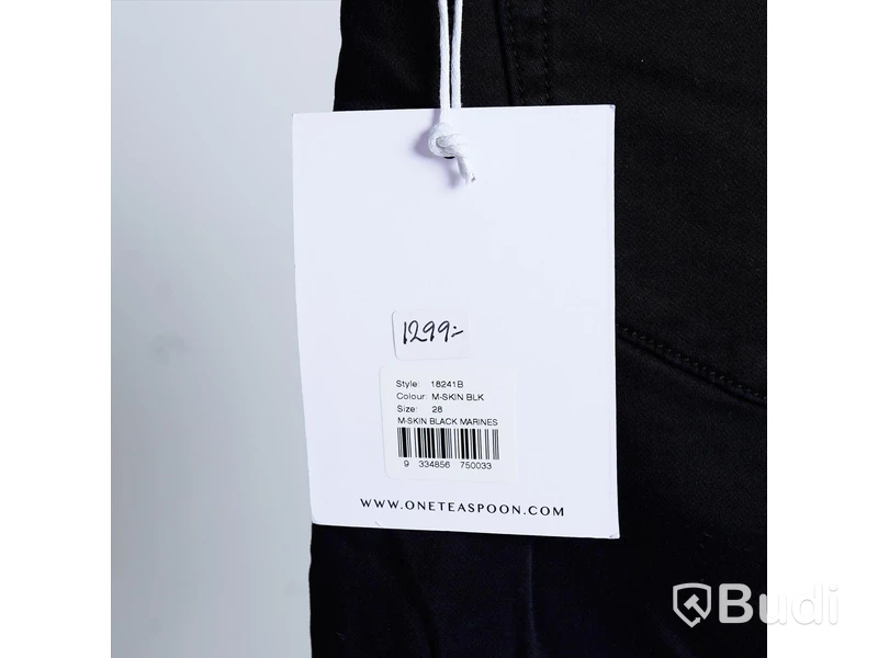 1 par NYA utsvängda jeans, dam - One Teaspoon, stl 28, svart stretchig denim, ord. pris ink. moms ca: 1299 kr