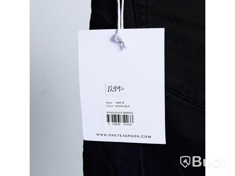 1 par NYA utsvängda jeans, dam - One Teaspoon, stl 29, svart stretchig denim, ord. pris ink. moms ca: 1299 kr