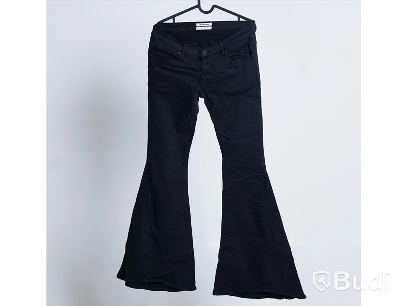 1 par NYA utsvängda jeans, dam - One Teaspoon, stl 29, svart stretchig denim, ord. pris ink. moms ca: 1299 kr
