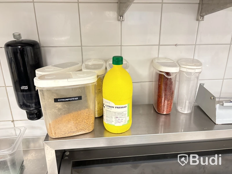 Kantiner, skärbrädor, glas, kaffekoppar, knivar etc.