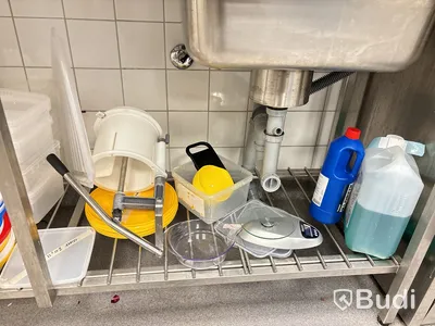 Kantiner, skärbrädor, glas, kaffekoppar, knivar etc.