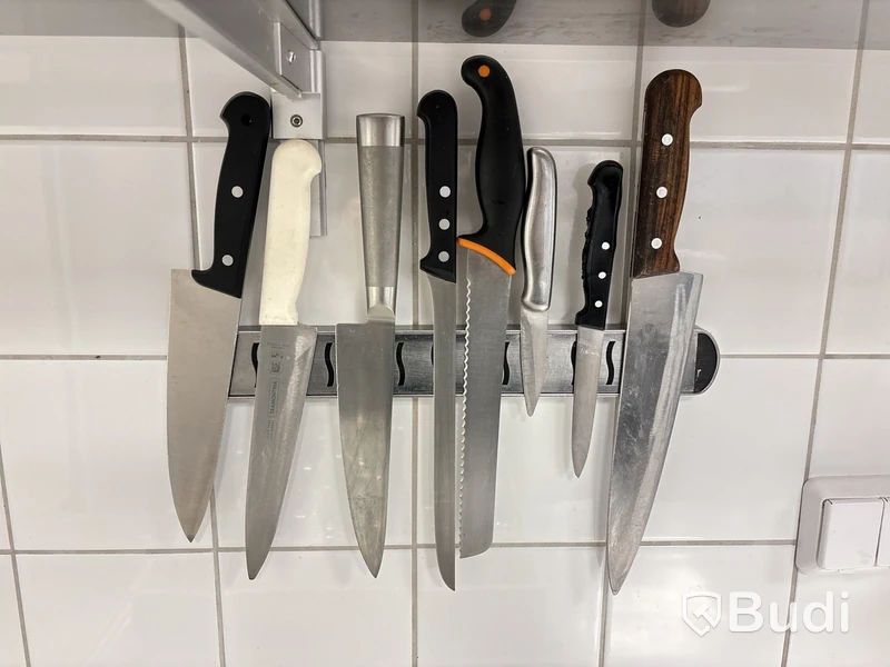 Kantiner, skärbrädor, glas, kaffekoppar, knivar etc.