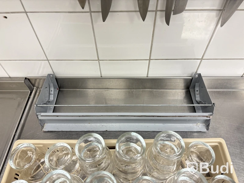 Kantiner, skärbrädor, glas, kaffekoppar, knivar etc.