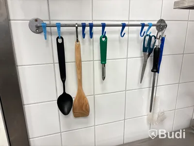 Kantiner, skärbrädor, glas, kaffekoppar, knivar etc.