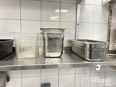 Kantiner, skärbrädor, glas, kaffekoppar, knivar etc.