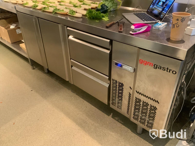 Kylbänk 2 fack och 2 skåp GGM Gastro 200x70 höjd 90