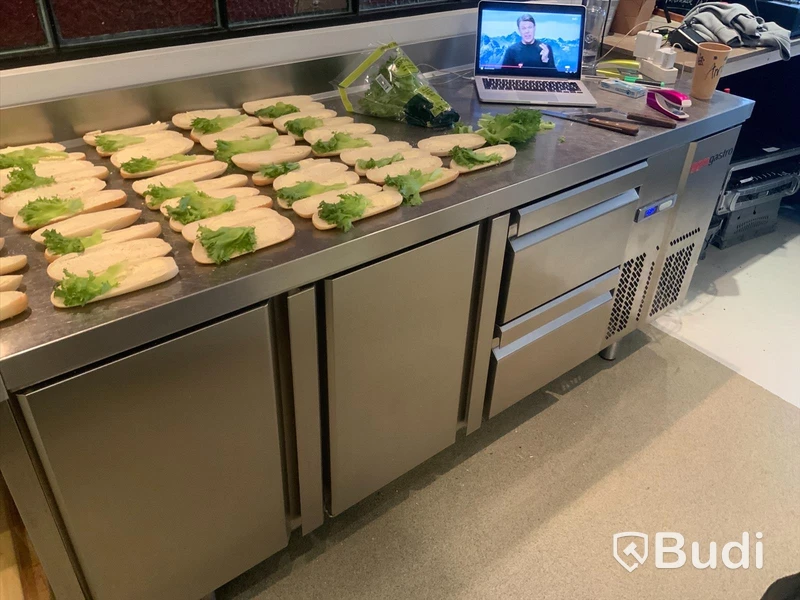 Kylbänk 2 fack och 2 skåp GGM Gastro 200x70 höjd 90