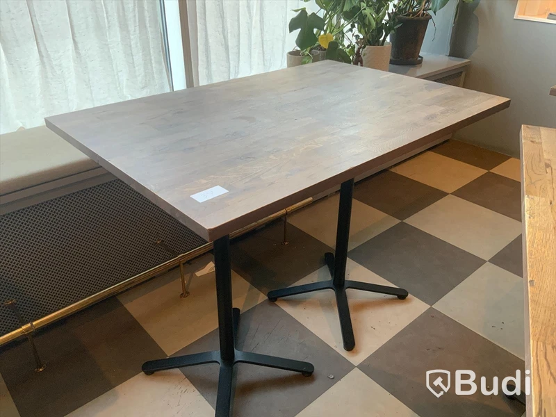 Cafebord barhöjd , 1200x800, höjd 900mm inköpta för 3791 SEK/st med klädkrokar