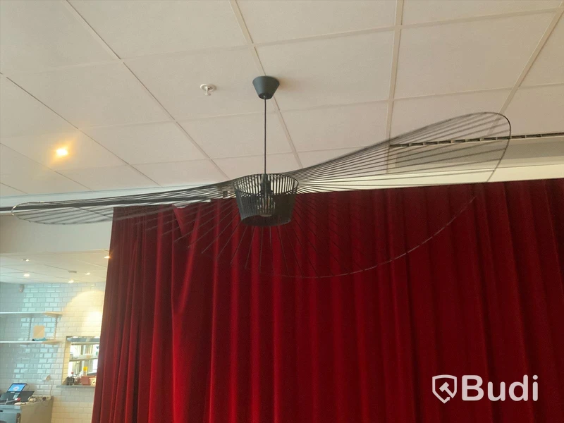 Pendelarmatur i plast, inköpt för 6000 sek/st Diameter ca 190cm