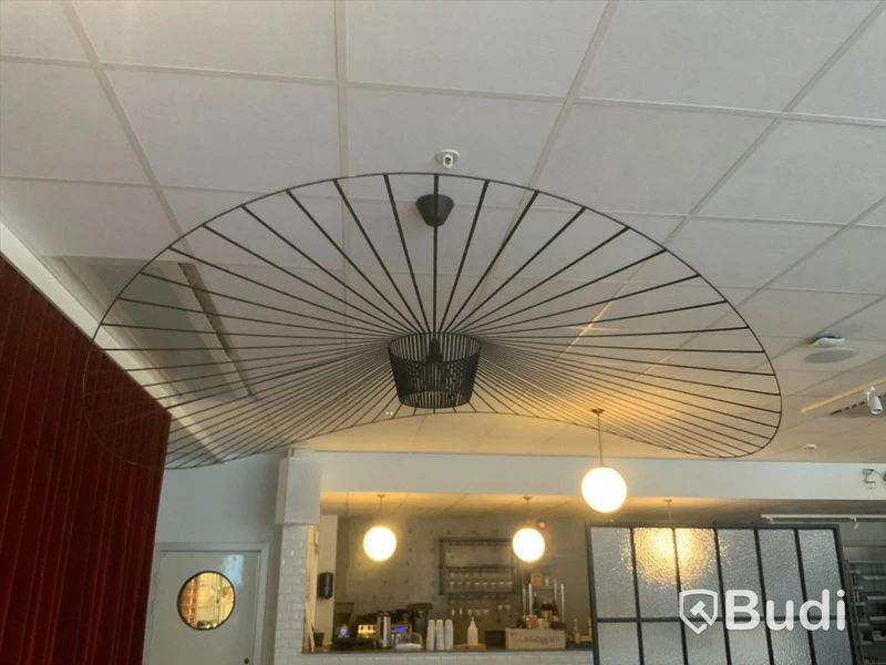 Pendelarmatur i plast, inköpt för 6000 sek/st Diameter ca 190cm