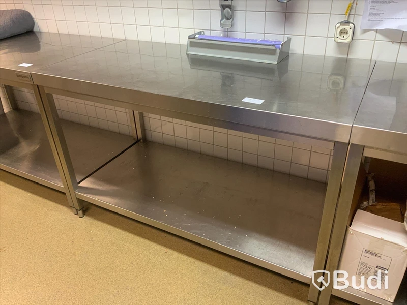 Arbetsbänk i rostfritt  GGM Gastro, 140x70 höjd 90cm. Inköpt för 2250 SEK/st