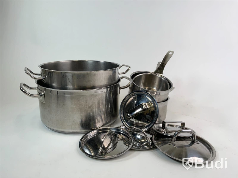 Diverse kastruller och lock