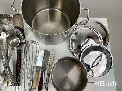 2x Kastruller och diverse köksredskap