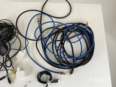 Låda med diverse kablage