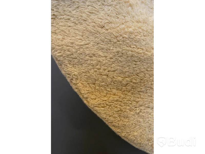 Handknuten röllakan från AXECO designad av Karin Bernholm, design: Mossa, 150 cm i diameter