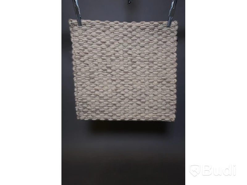 28. Handknuten matta från AXECO, ca 60 x 62 cm