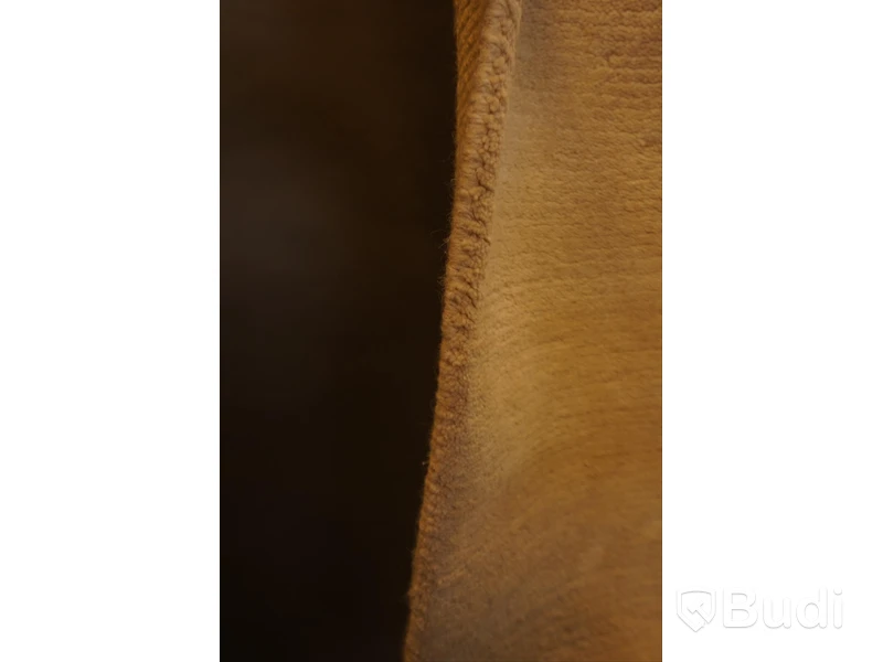 Handknuten matta i beige färg, ca 120x62 cm