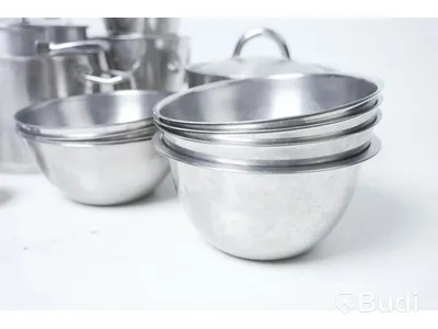 Diverse rostfria kökstillbehör