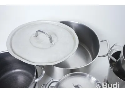 Diverse rostfria kökstillbehör