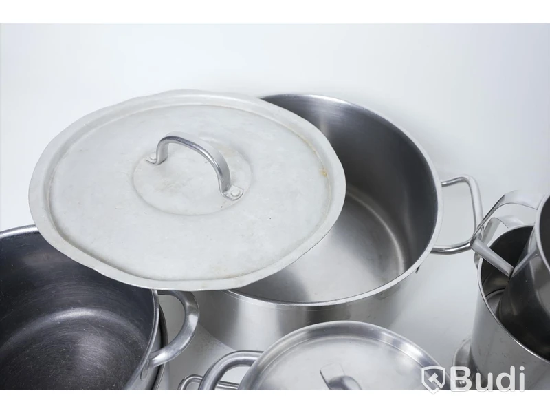 Diverse rostfria kökstillbehör