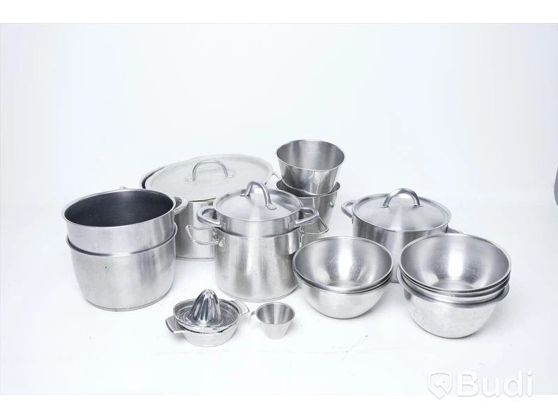 Diverse rostfria kökstillbehör