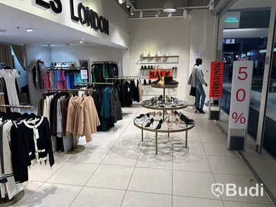 Butiksinrednig klädbutik YES London Kista