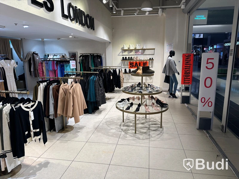 Butiksinrednig klädbutik YES London Kista