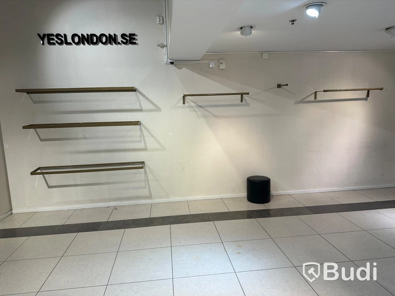 Butiksinrednig klädbutik YES London Kista