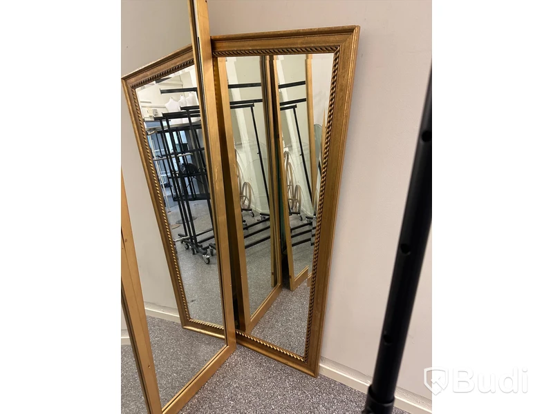 Butiksinrednig klädbutik YES London Kista